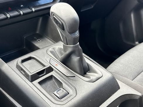 Used 2023 Chevrolet Colorado W/T image 23