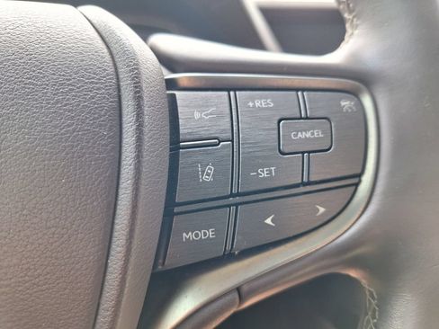 Used 2019 Lexus LS 500 w/ Accessory Package (Z2) RWD image 13