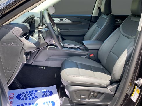 New 2026 Ford Explorer Active w/ Active Comfort Package AWD/4WD image 9