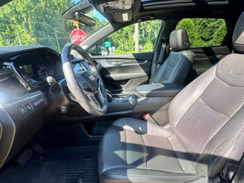 Used 2021 Cadillac XT5 Premium Luxury FWD image 8