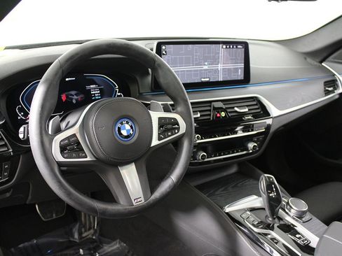 Used 2023 BMW 530e w/ M Sport Package image 34