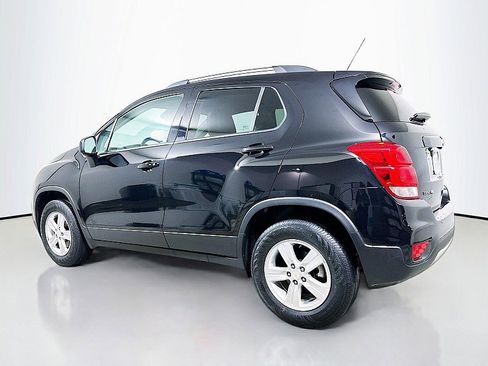 Used 2022 Chevrolet Trax LT w/ LT Convenience Package image 5