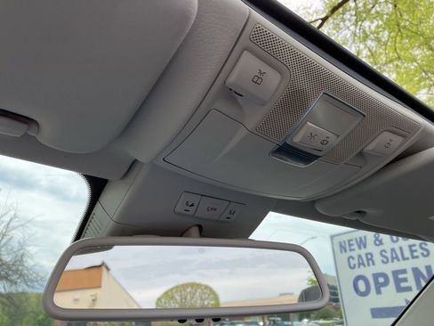 Used 2013 Mercedes-Benz SL 550 image 12