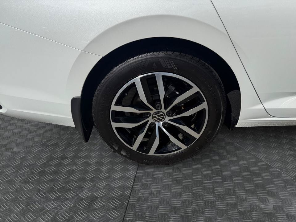 Certified 2026 Volkswagen Jetta SE FWD image 23