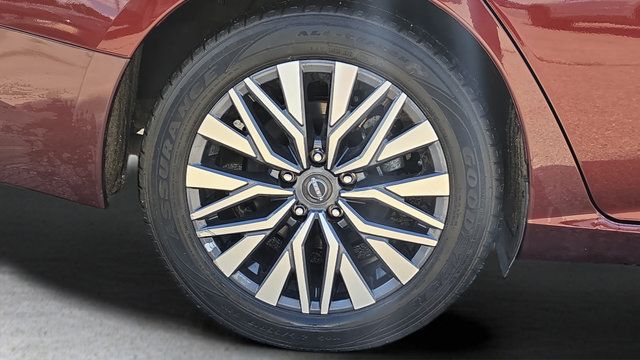 Used 2024 Nissan Altima 2.5 SV FWD image 18