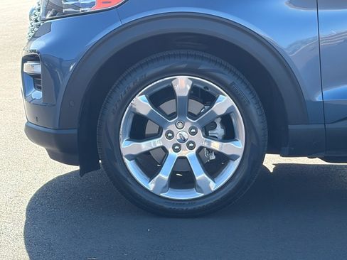 Used 2020 Ford Explorer Platinum w/ Premium Technology Package AWD/4WD image 6