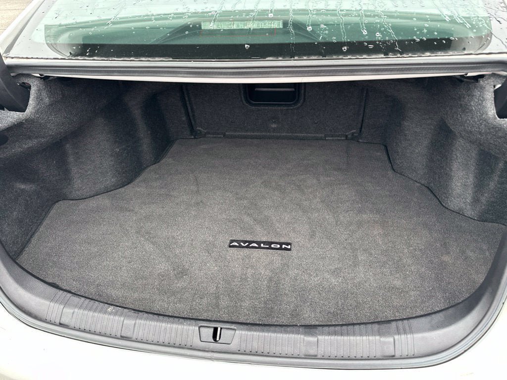 Used 2018 Toyota Avalon Limited w/ Carpet Mat Package FWD image 9