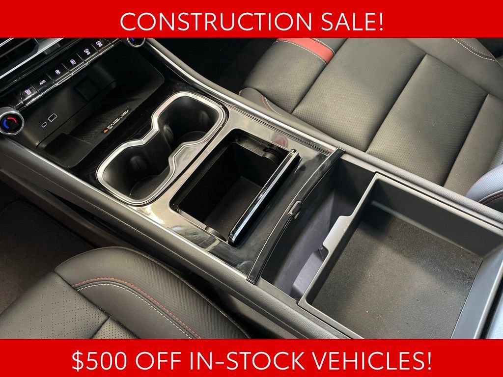 Used 2024 Chevrolet Traverse RS AWD/4WD image 9