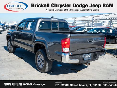 Used 2017 Toyota Tacoma SR5 image 7