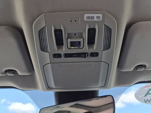 Used 2022 Toyota Highlander XLE AWD/4WD image 27