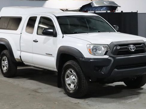 Used 2014 Toyota Tacoma PreRunner w/ Convenience Package RWD image 3