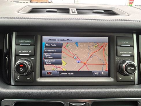 Used 2011 Land Rover Range Rover HSE LUX image 18