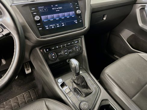 Used 2020 Volkswagen Tiguan SE R-Line image 25