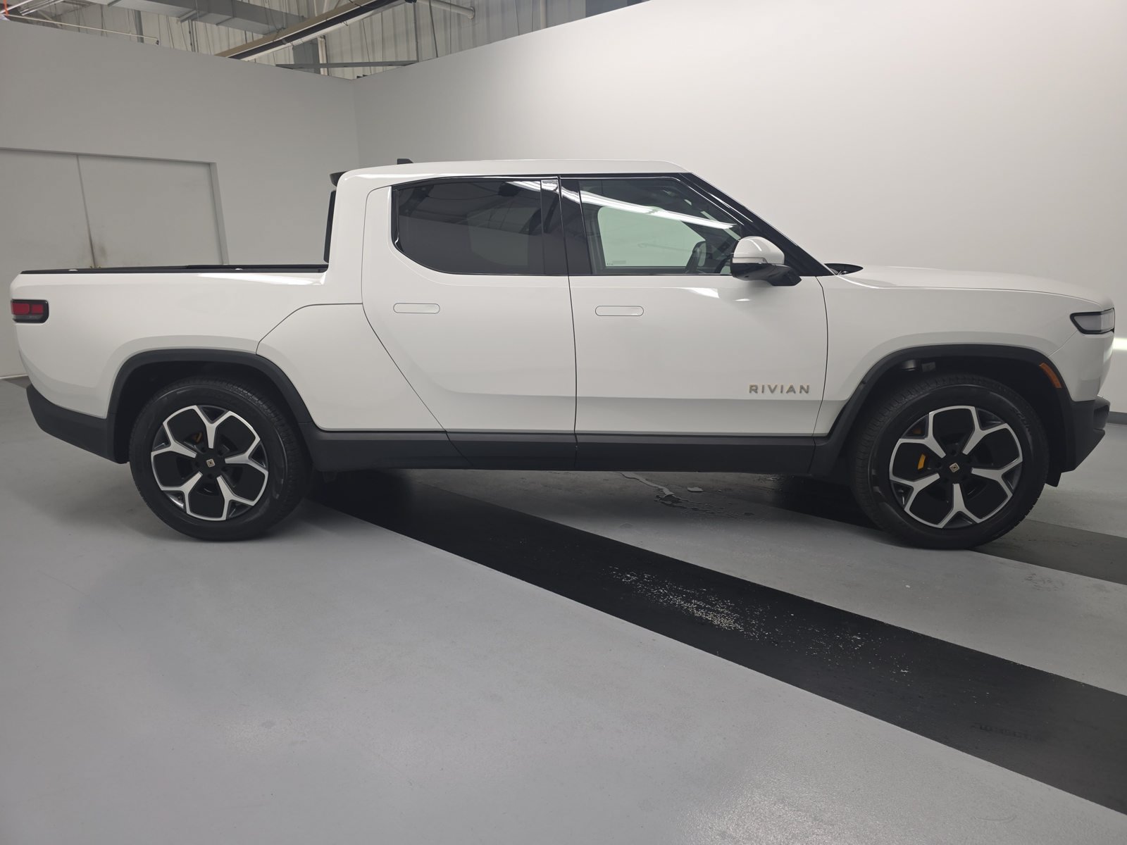 Used 2022 Rivian R1T Adventure AWD/4WD image 6