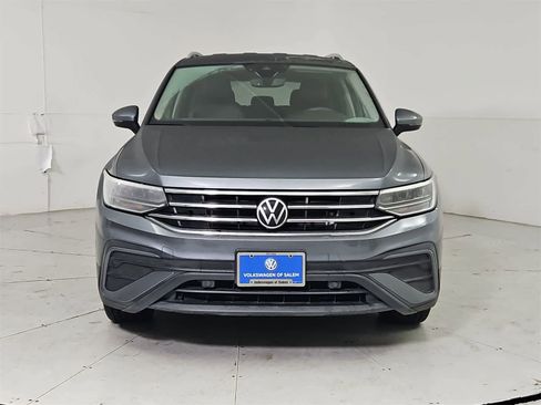 Certified 2022 Volkswagen Tiguan SE image 9