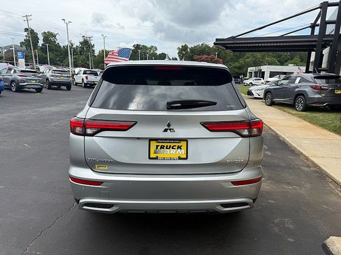 Used 2024 Mitsubishi Outlander SE AWD/4WD image 4