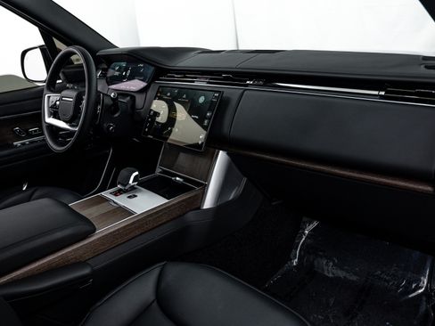 Used 2024 Land Rover Range Rover Long Wheelbase Autobiography image 15