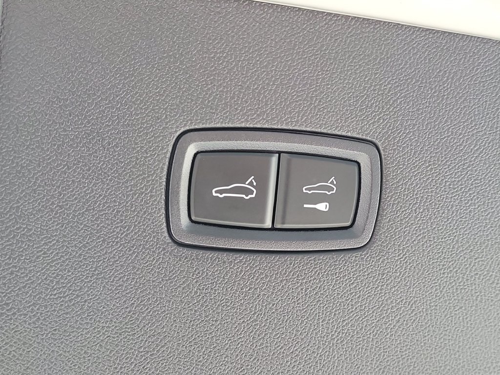 Certified 2024 Porsche Cayenne Coupe AWD/4WD image 18