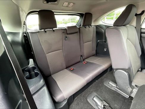 Used 2024 Toyota Highlander LE AWD/4WD image 29