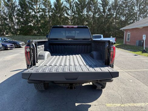 Used 2025 GMC Sierra 2500 AT4X w/ AT4X AEV Edition image 4