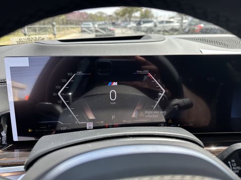 Certified 2025 BMW X7 xDrive40i w/ M Sport Package image 23