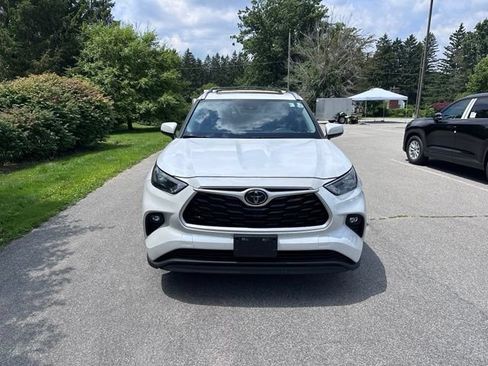 Used 2023 Toyota Highlander XLE AWD/4WD image 8
