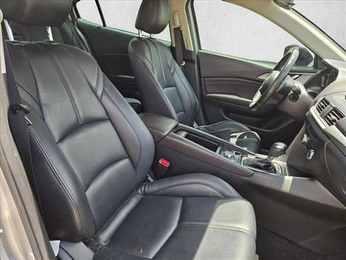 Used 2018 MAZDA MAZDA3 Touring FWD image 17