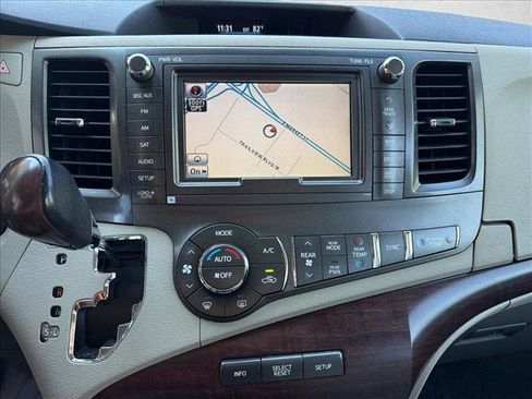 Used 2011 Toyota Sienna XLE w/ Premium Pkg FWD image 18