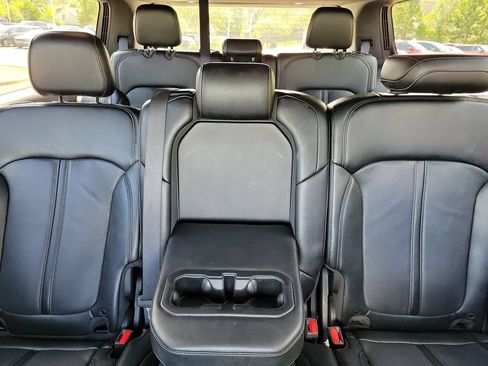 Used 2024 Jeep Wagoneer Series II w/ Flexible Seating Group AWD/4WD image 18