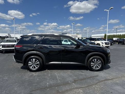 Used 2025 Nissan Pathfinder SL w/ Cargo Package FWD image 6