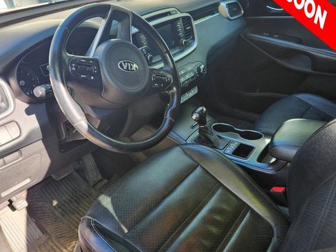 Used 2017 Kia Sorento AWD w/ LX Convenience Package image 14