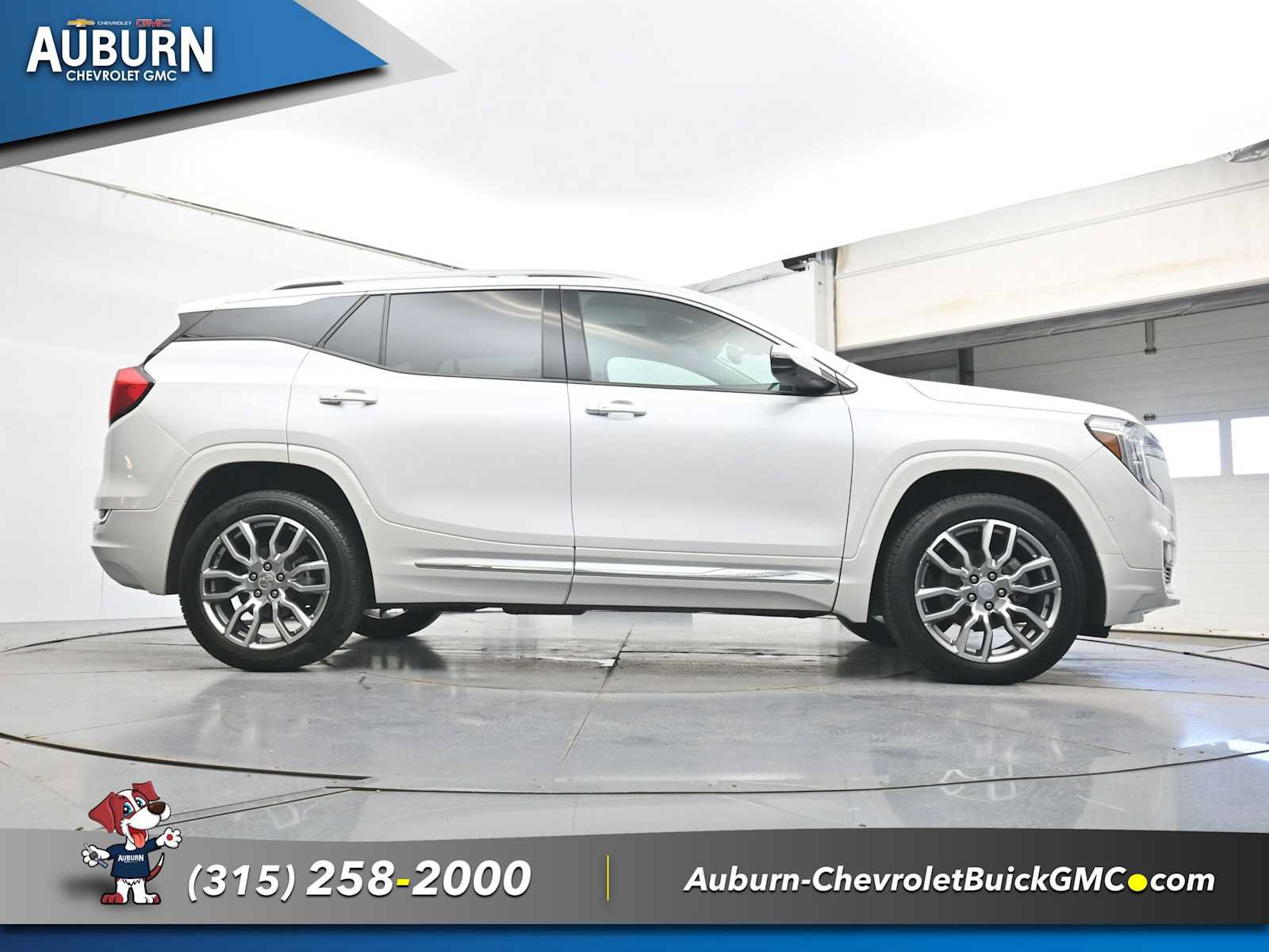 Used 2024 GMC Terrain Denali w/ Denali Premium Package AWD/4WD image 27