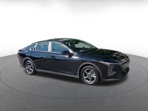 Used 2025 Kia K4 FWD image 2