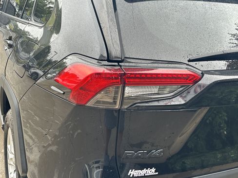 Used 2021 Toyota RAV4 XLE w/ Convenience Package AWD/4WD image 12