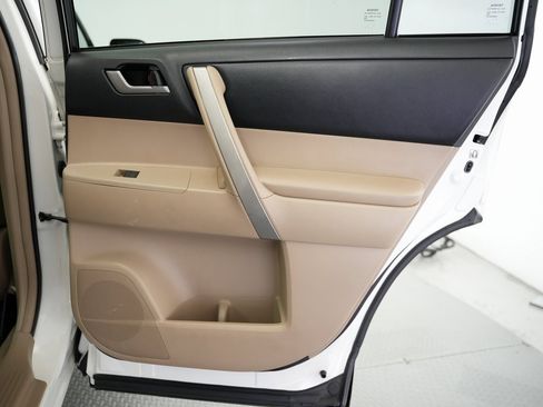 Used 2013 Toyota Highlander SE image 40