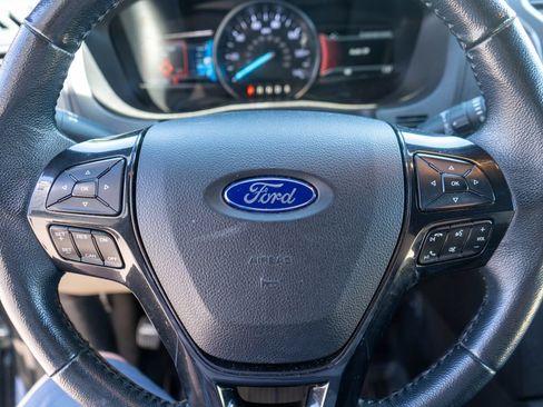 Used 2018 Ford Explorer XLT w/ Equipment Group 202A AWD/4WD image 16