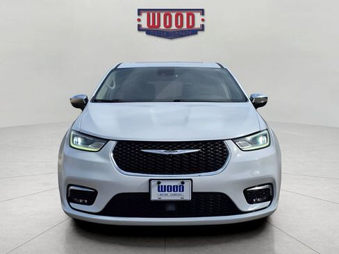 Used 2023 Chrysler Pacifica Limited FWD image 5