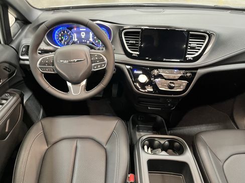 New 2026 Chrysler Pacifica Select FWD image 11