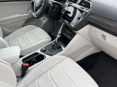 Used 2022 Volkswagen Tiguan SEL R-Line image 16