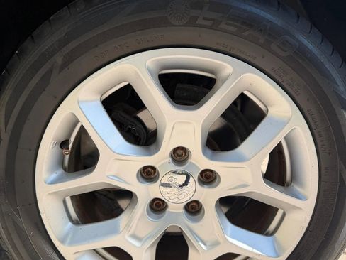 Used 2015 Jeep Renegade Latitude image 30