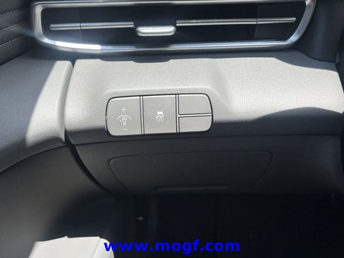Used 2025 Hyundai Elantra SEL FWD image 14