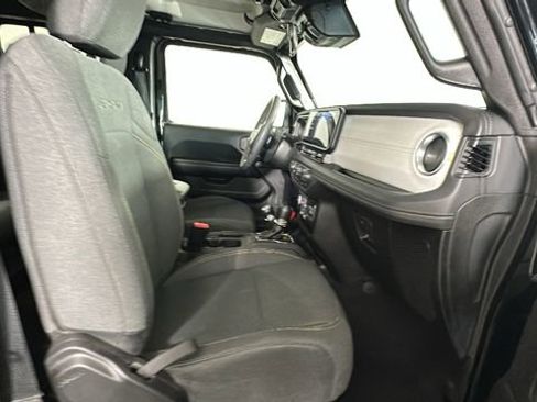 Used 2024 Jeep Wrangler Unlimited Sahara AWD/4WD image 28