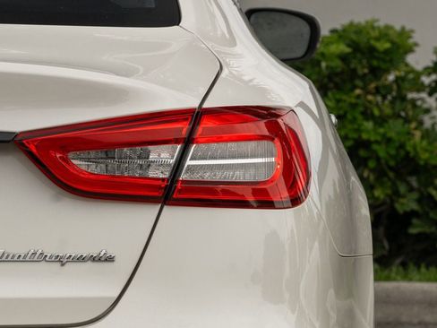 Used 2018 Maserati Quattroporte S GranSport image 10