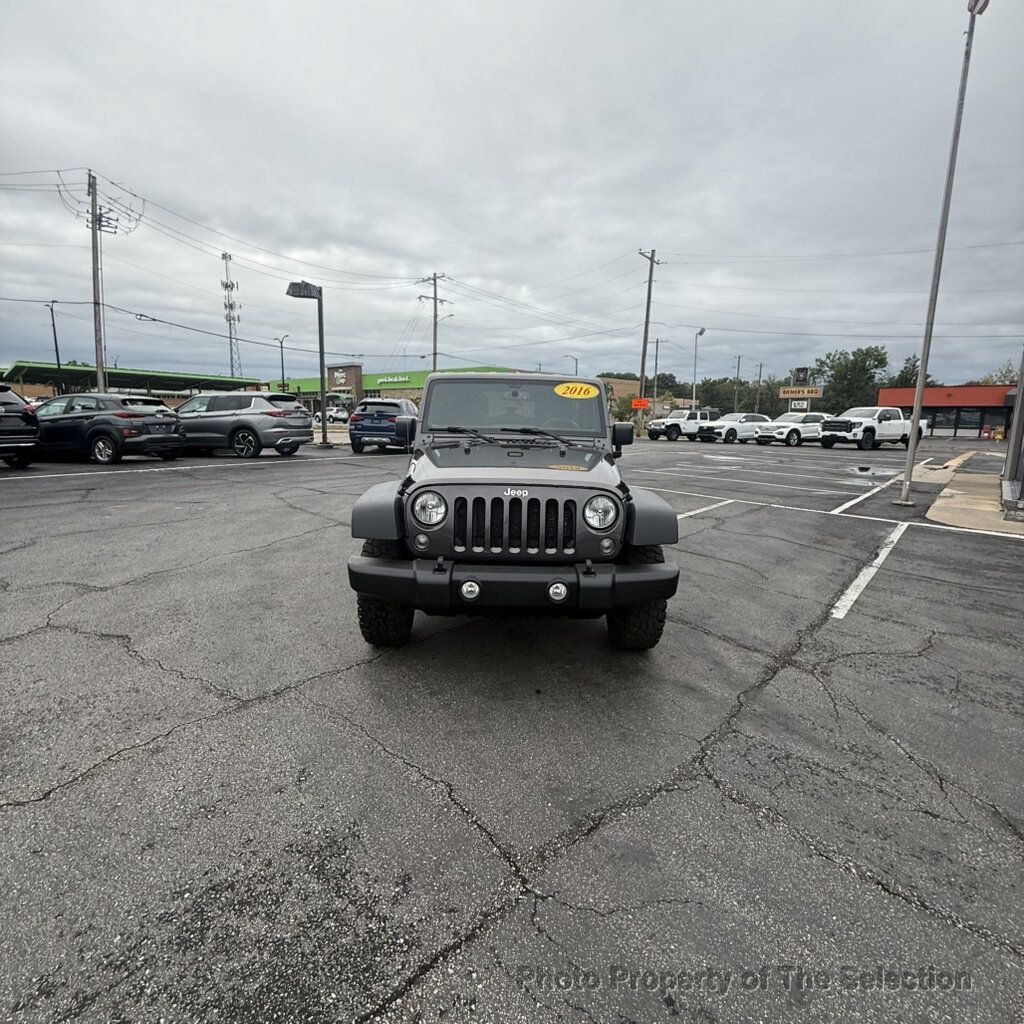 Used 2016 Jeep Wrangler Unlimited Rubicon w/ Connectivity Group AWD/4WD image 4