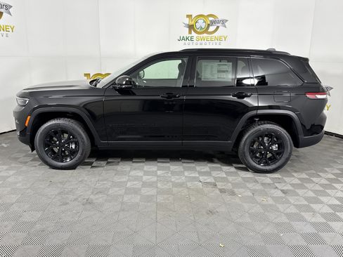 New 2025 Jeep Grand Cherokee Altitude image 4