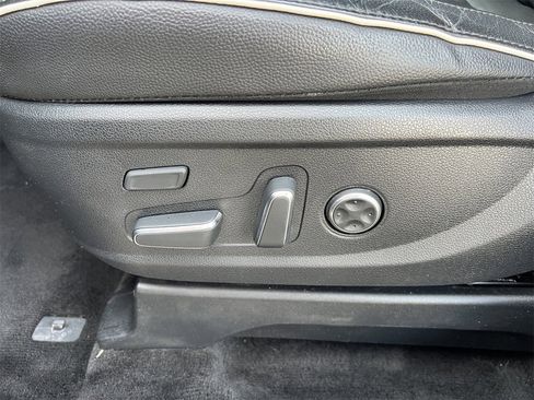 Used 2024 Hyundai Palisade Limited image 18