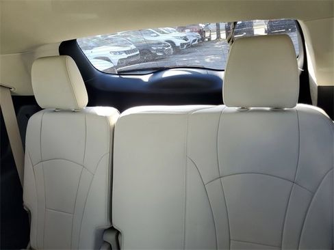 Used 2024 Buick Enclave Essence w/ Experience Buick Package image 28