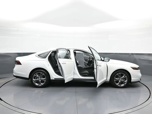Certified 2023 Honda Accord EX image 42