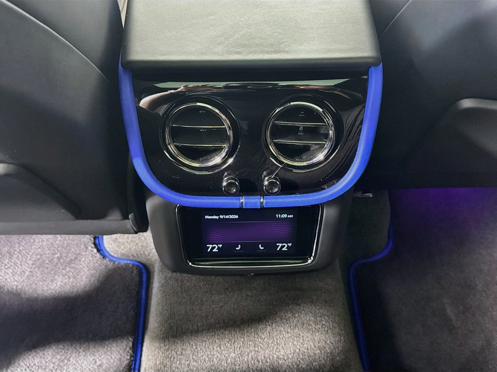 Certified 2025 Bentley Bentayga AWD/4WD image 26