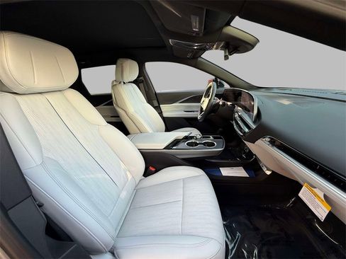 Used 2025 Cadillac Lyriq Sport image 14